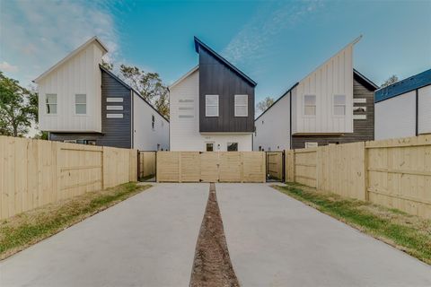 Photo of 5914 Shelburne Street, Humble, TX 77396 (MLS # 50782956)