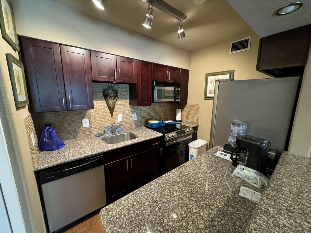 Photo of 2220 S Piney Point Road #208, Houston, TX 77063 (MLS # 75522787)