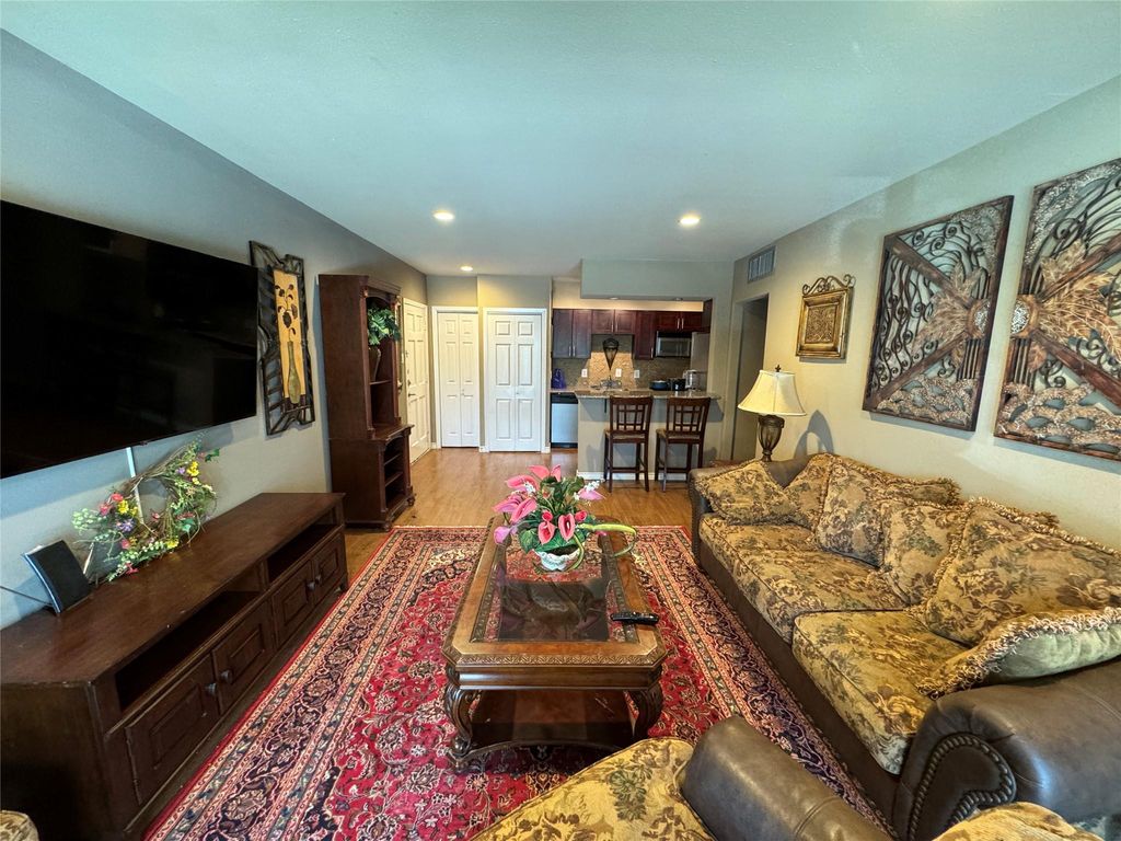 Photo of 2220 S Piney Point Road #208, Houston, TX 77063 (MLS # 75522787)