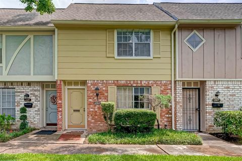 Townhouse For Sale - 8101 Amelia Road #206<br/> Harris County, Houston, TX 77055
