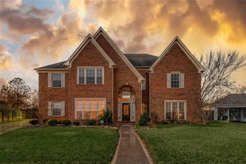 Photo of 19 Wickham Court, Sugar Land, TX 77479 (MLS # 33250218)