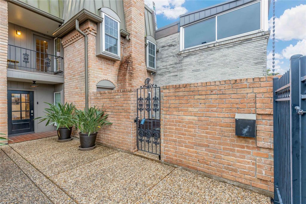 Photo of 3139 Bissonnet Street, Houston, TX 77005 (MLS # 33188859)
