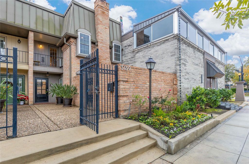 Photo of 3139 Bissonnet Street, Houston, TX 77005 (MLS # 33188859)