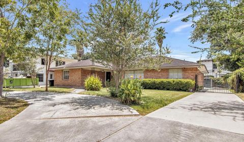 Photo of 2327 Dorrington Street, Houston, TX 77030 (MLS # 62045817)