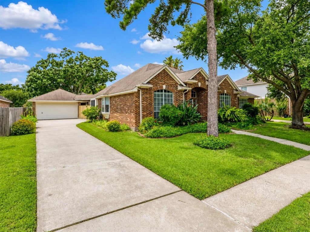 Photo of 8403 Castle Pond Court, Houston, TX 77095 (MLS # 35064388)