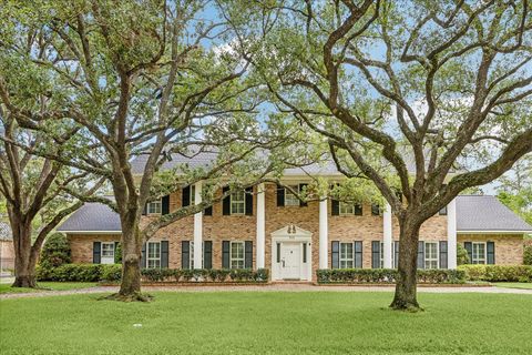 Photo of 515 Hunterwood Drive, Houston, TX 77024 (MLS # 67066943)