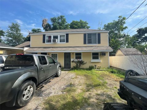 319 Melbourne Street Houston TX 77022