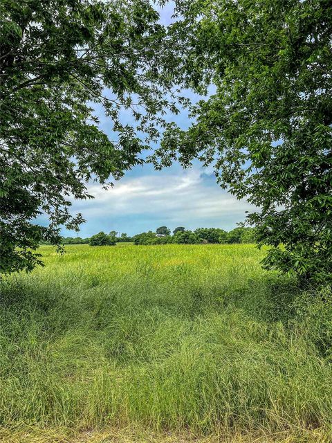 Photo of 6 Schroeder Rd, Brenham, TX 77435 (MLS # 19739216)
