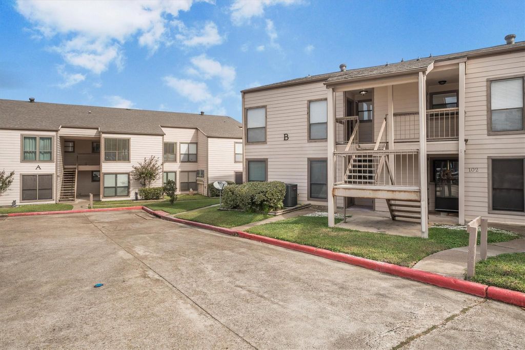 Photo of 202 Lakeview Terrace #A, Conroe, TX 77356 (MLS # 32522282)