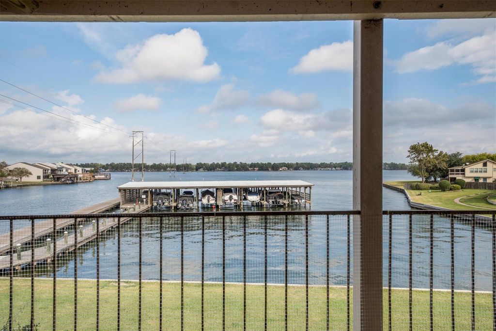 Photo of 202 Lakeview Terrace #A, Conroe, TX 77356 (MLS # 32522282)