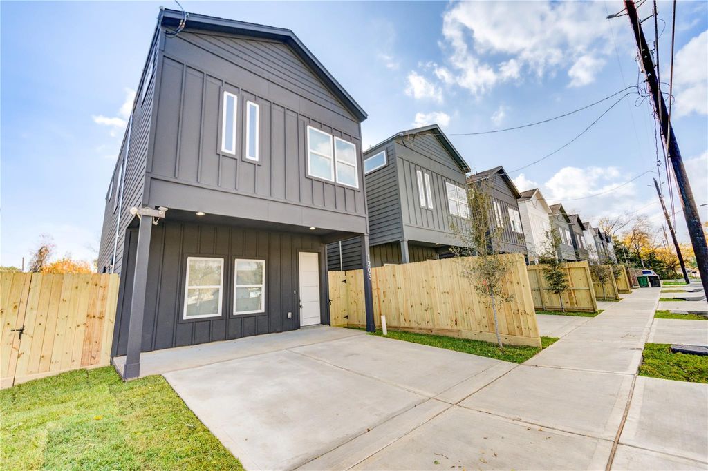 Photo of 1207 Dewalt Street, Houston, TX 77088 (MLS # 58389544)