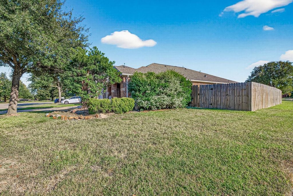Photo of 24615 Amberleaf Ct, Katy, TX 77494 (MLS # 46606416)