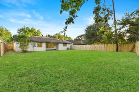 Tiny photo for 2322 Aprilmont Drive, Sugar Land, TX 77498 (MLS # 87087607)