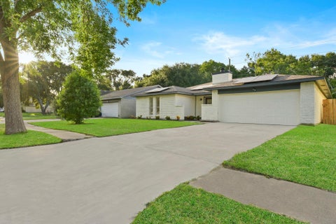 Tiny photo for 2322 Aprilmont Drive, Sugar Land, TX 77498 (MLS # 87087607)