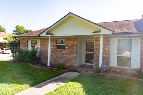 Townhouse For Sale - 3878 Laura Leigh Drive<br/> Friendswood, TX 77546
