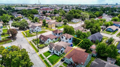 Photo of 4508 Schroeder Street, Houston, TX 77011 (MLS # 24039458)