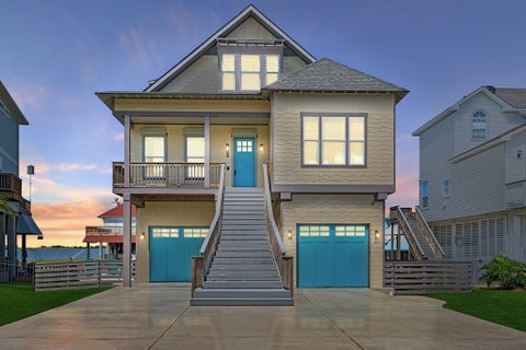 Photo of 1534 Windsong Way, Tiki Island, TX 77554 (MLS # 68574425)