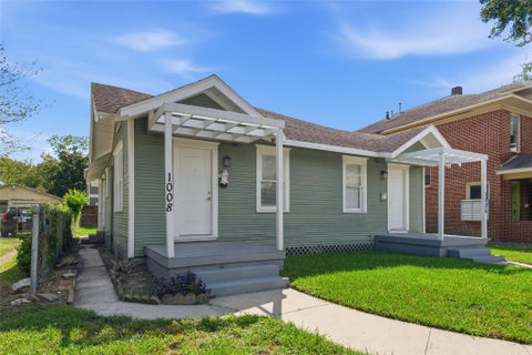 Photo of 1008 Studewood Street, Houston, TX 77008 (MLS # 70234422)