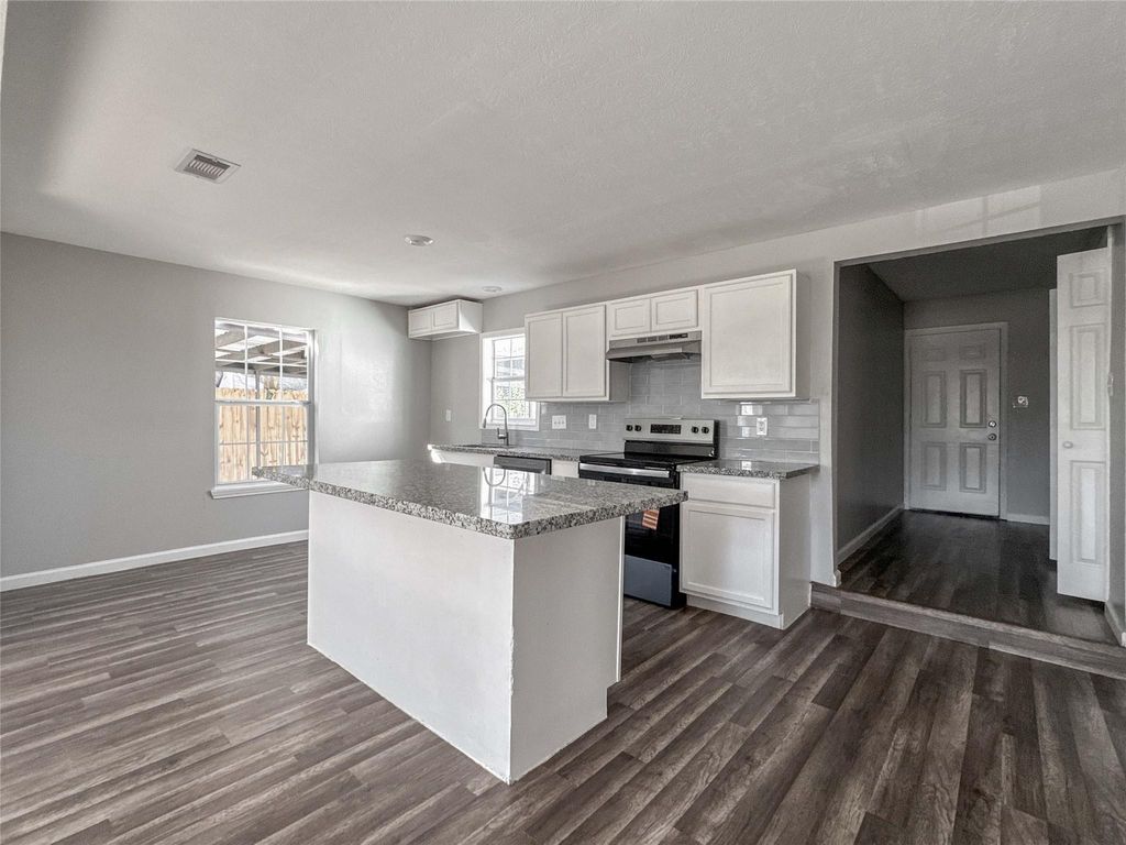 Photo of 7703 Mchenry Street, Houston, TX 77087 (MLS # 11133921)