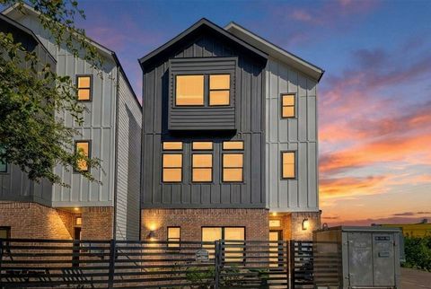 Photo of 334 Eastwood Street, Houston, TX 77011 (MLS # 83660432)