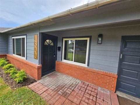 Photo of 1300 Lawrence Street, Rosenberg, TX 77471 (MLS # 47992359)