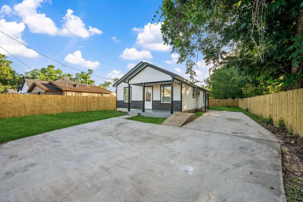 Photo of 6321 Joe Louis Lane, Houston, TX 77091 (MLS # 94648427)