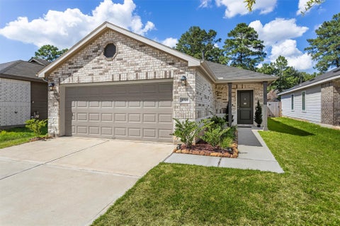 Homes For Sale - 1721 Lofty Cedar Court<br/> Conroe, TX 77301