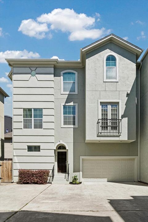 Photo of 5610 Kiam Street #B, Houston, TX 77007 (MLS # 73138151)