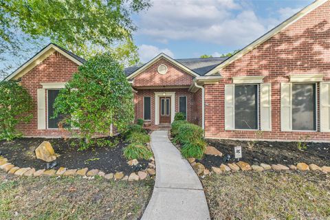 Photo of 617 Woodview Drive, Friendswood, TX 77546 (MLS # 67859059)