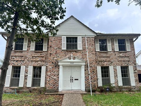 Photo of 10622 Inwood Dr Dr, Houston, TX 77042 (MLS # 22964093)