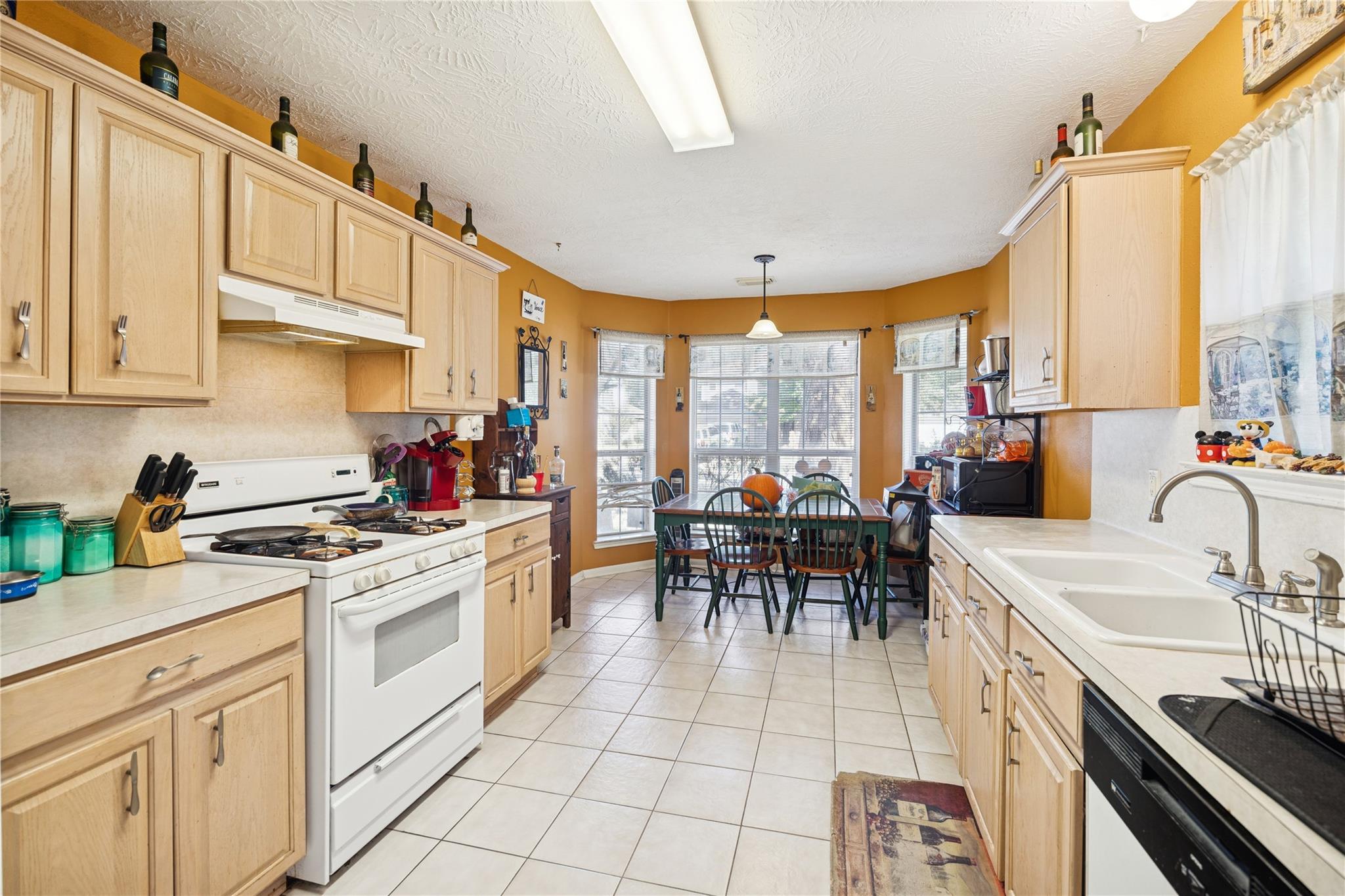 4927 Fox Hollow Boulevard