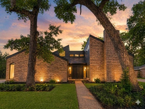Photo of 16502 Craighurst Drive, Houston, TX 77059 (MLS # 6720320)