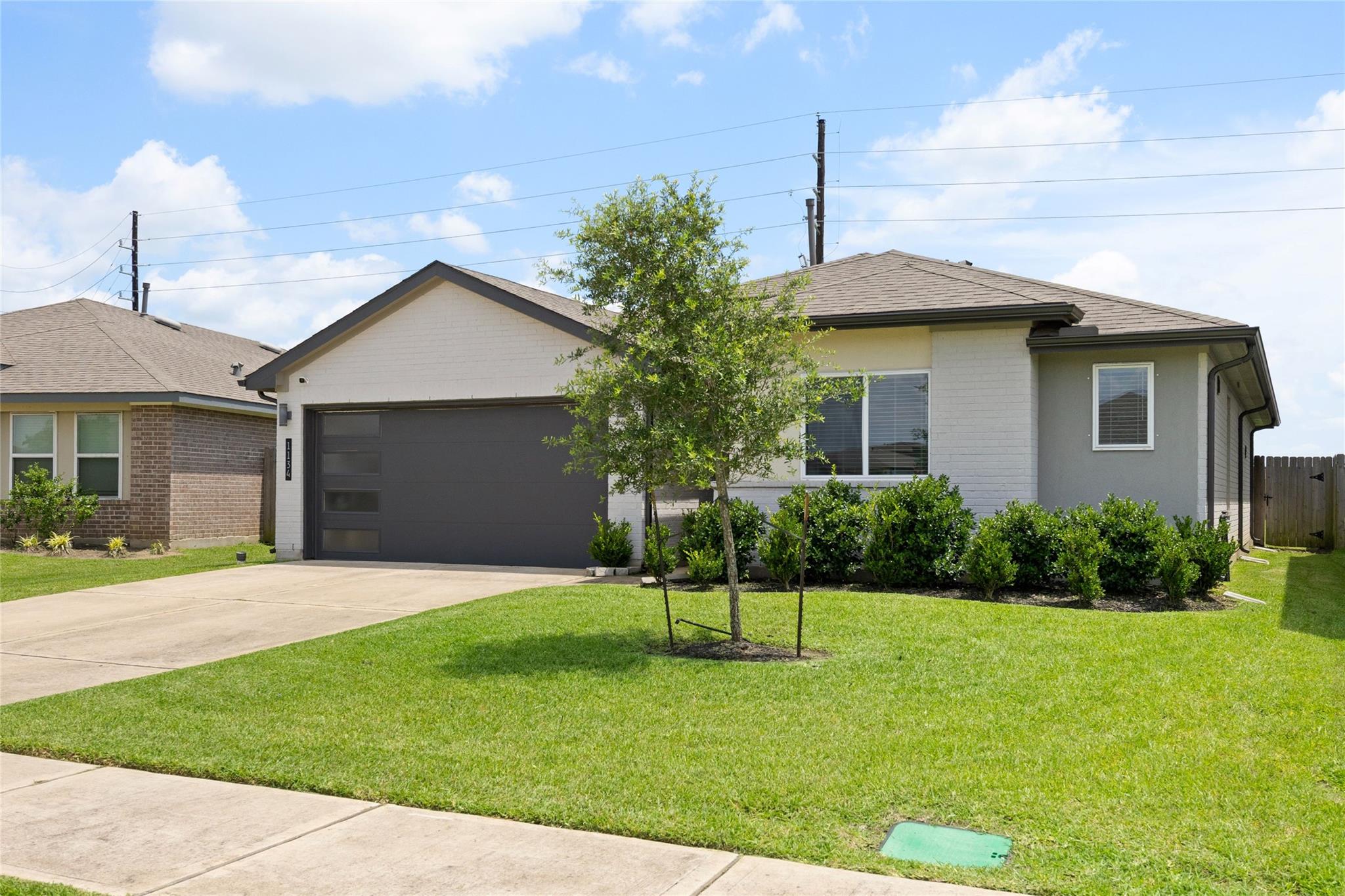 1134 Della Lane