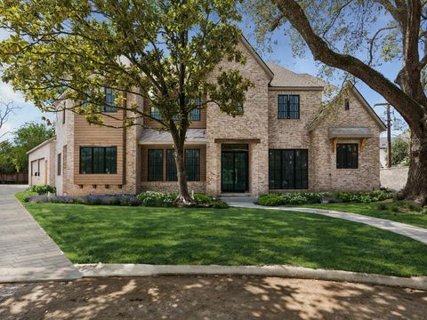 Photo of 403 Trails Court, Houston, TX 77024 (MLS # 69405064)