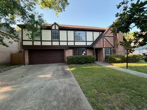 Photo of 5719 Green Timbers Drive, Humble, TX 77346 (MLS # 11553838)