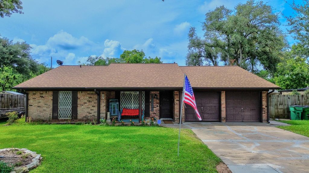 Photo of 632 Northridge Street, Angleton, TX 77515 (MLS # 24232794)