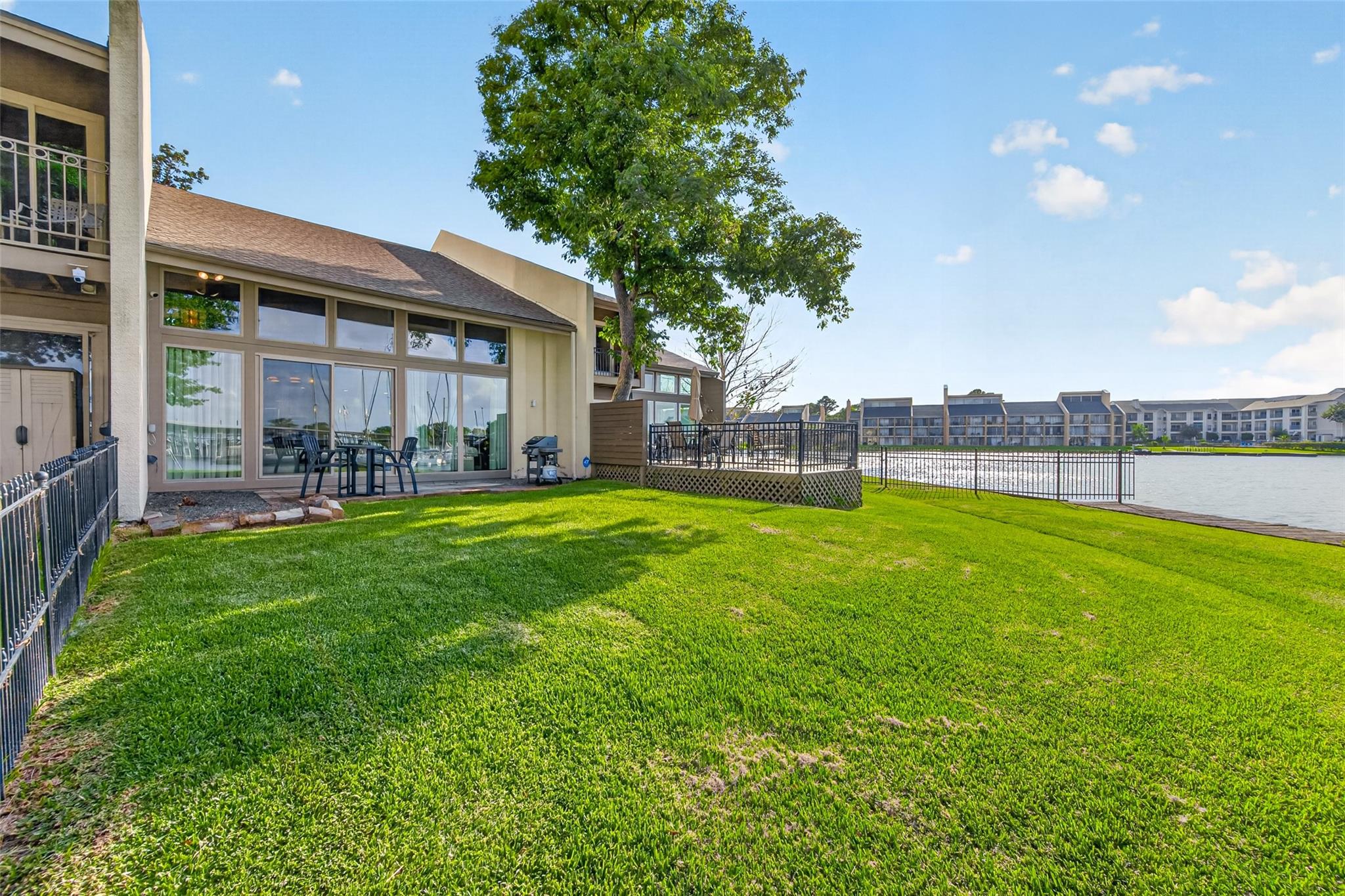 4018 Knollcrest Drive