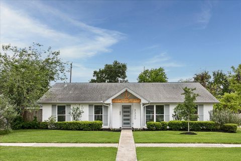 Photo of 2330 Droxford Drive, Houston, TX 77008 (MLS # 11464703)