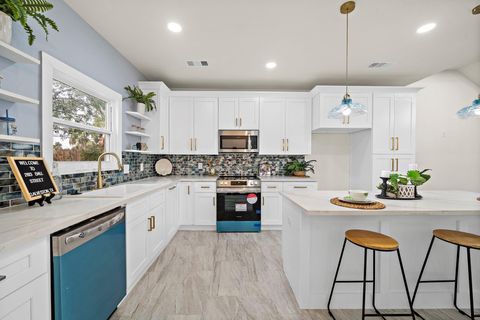 Tiny photo for 2813 Ball Street Street, Galveston, TX 77550 (MLS # 57714700)