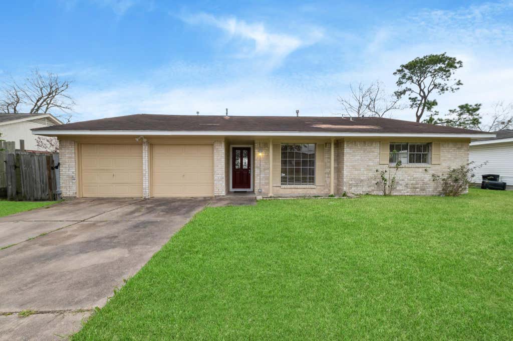Photo of 2414 Bayou Drive, League City, TX 77573 (MLS # 67370905)
