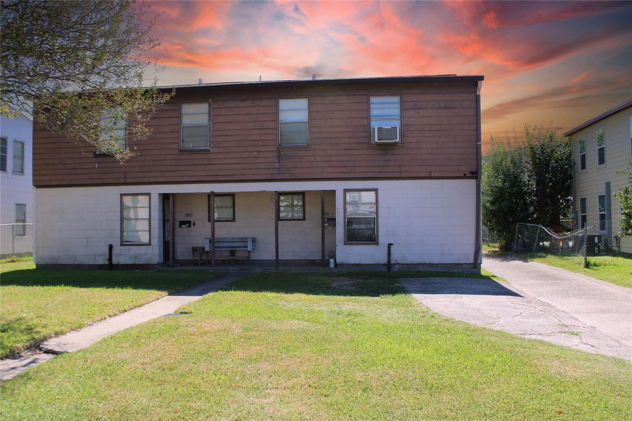 Photo 1 of 6 — 1209 6th Avenue N, Texas City, TX 77590
