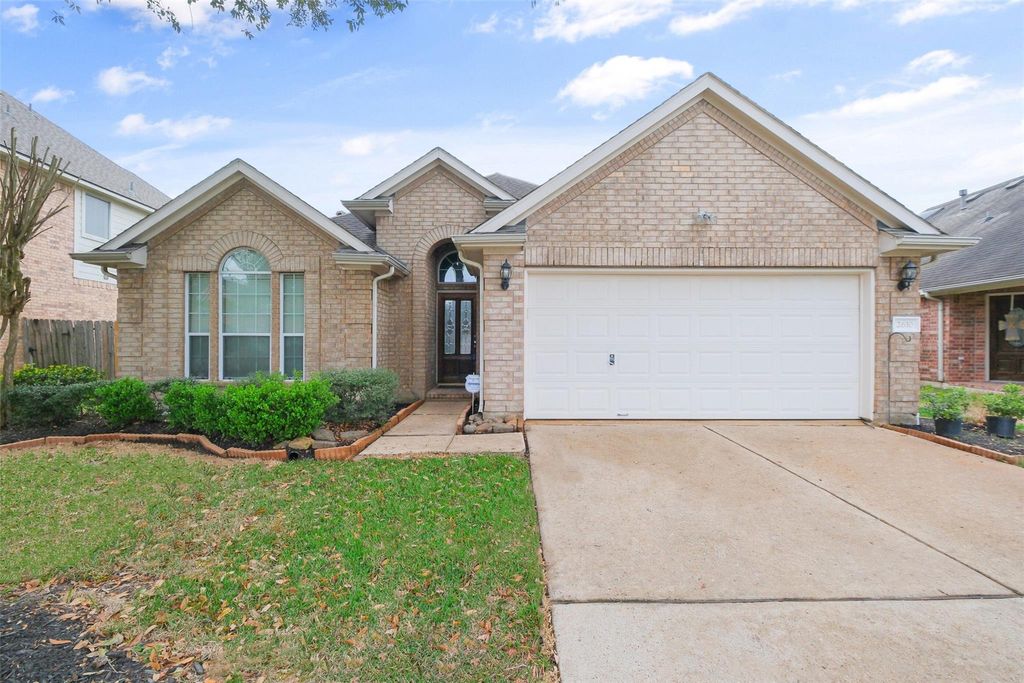Photo of 2610 Easton Springs Court, Pearland, TX 77584 (MLS # 75815122)