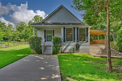 Photo of 511 Pecan St, Brenham, TX 77833 (MLS # 20935018) Photo of 511 Pecan St, Brenham, TX 77833 (MLS # 20935018)
