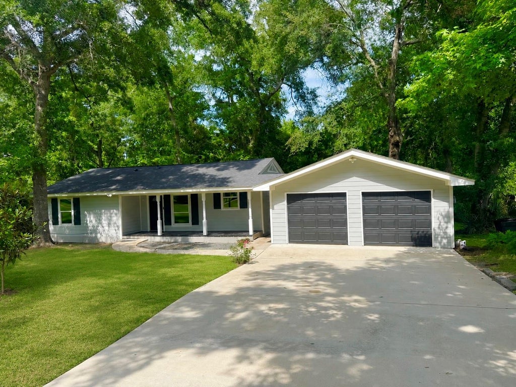 Photo of 10747 Doe Hill Road, Montgomery, TX 77316 (MLS # 31357001)
