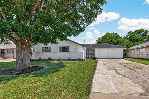 Photo of 5923 Heatherbrook Drive, Houston, TX 77085 (MLS # 71463582)
