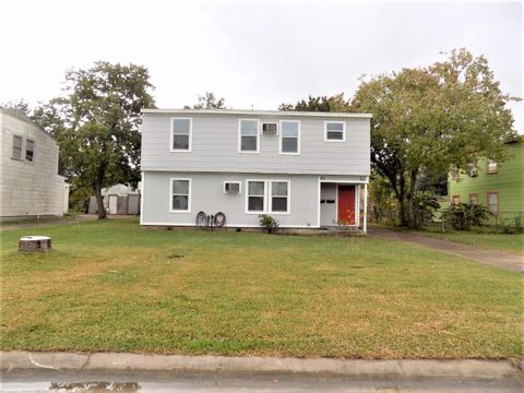 Photo of 1111 3rd Avenue N #1111, Texas City, TX 77590 (MLS # 19291842)