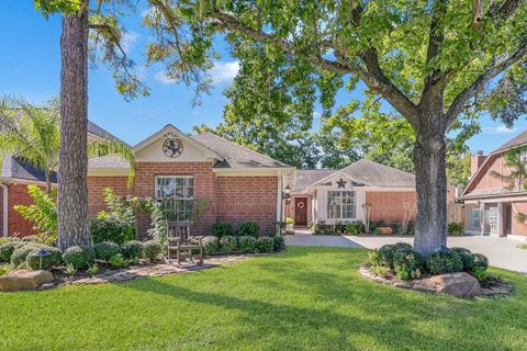 Photo of 11923 Silver Canyon Lane, Houston, TX 77067 (MLS # 45196730)