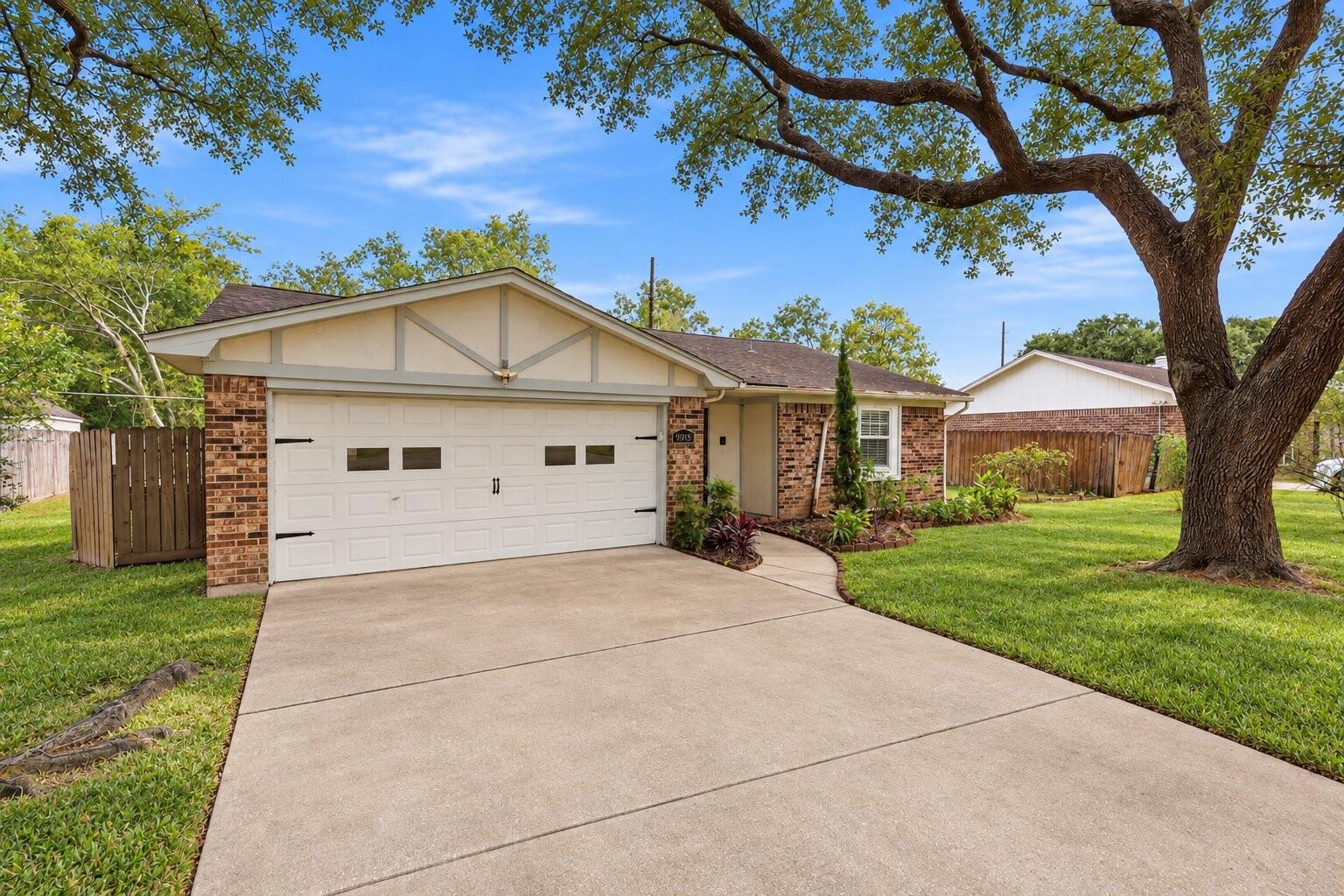 9915 Forest Hollow Drive