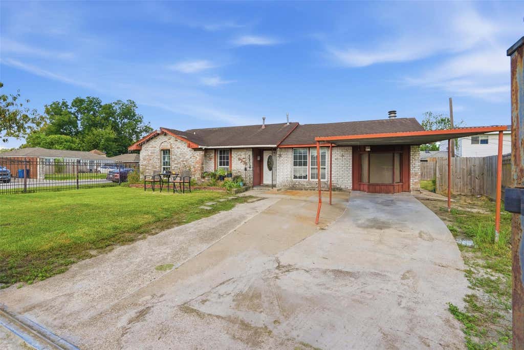 Photo of 9235 Beaver Bend Court, Houston, TX 77037 (MLS # 70294210)