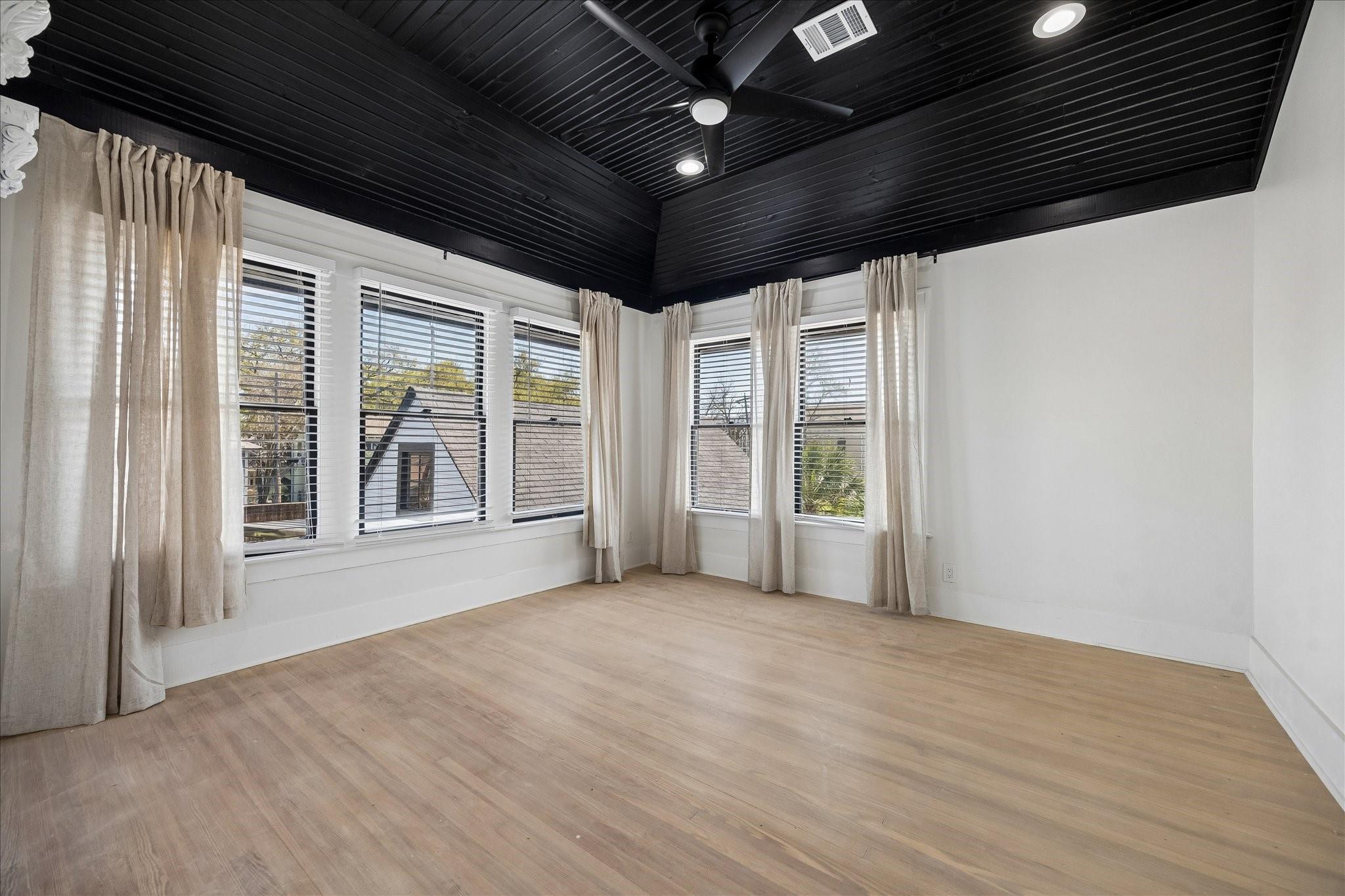 1624 Heights Boulevard